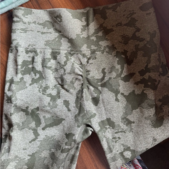(Bundle) 5 pairs of Camo Seamless Leggings - Picture 15 of 16